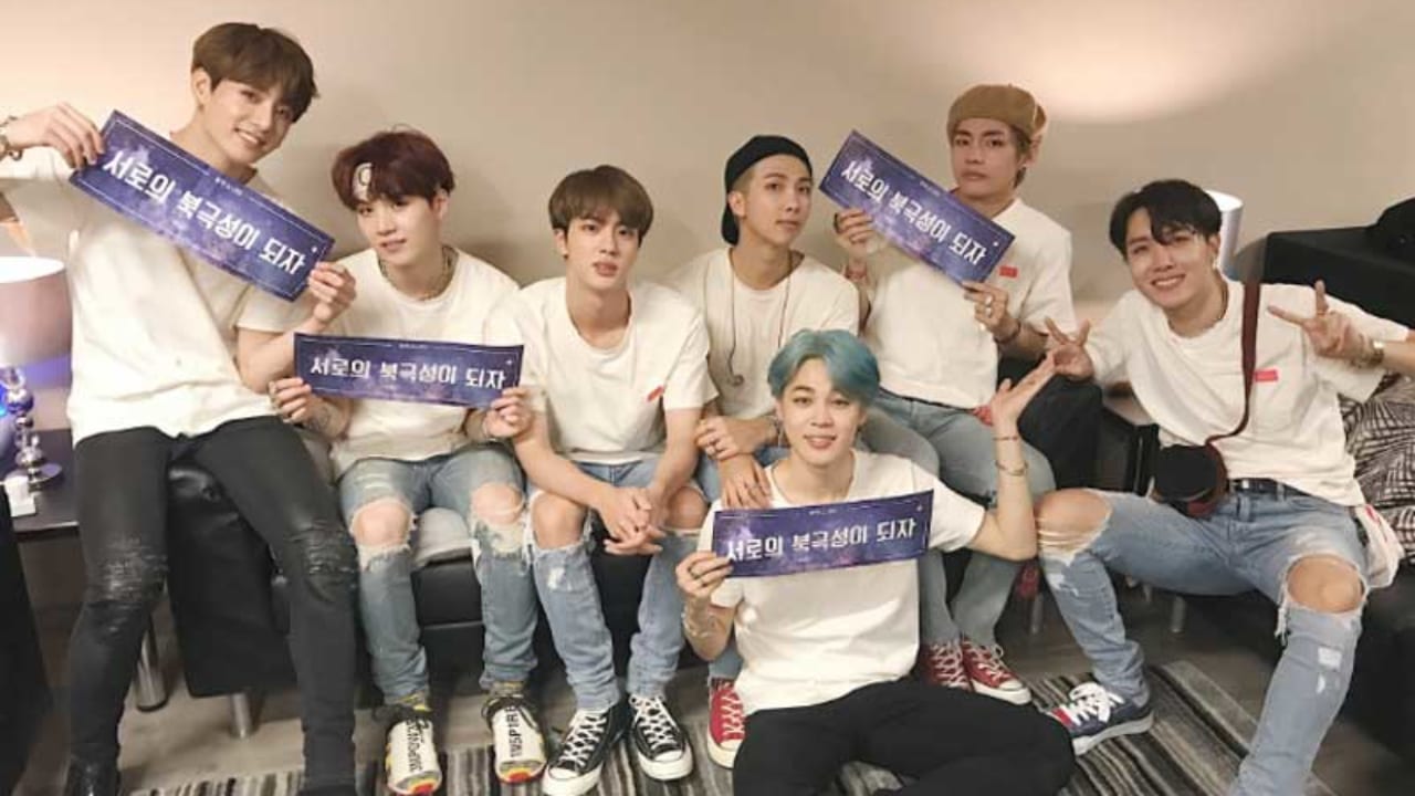 Bts 防弾少年団 が来日 空港で大勢のファンに出迎えられ メンバー感謝 Kpop Monster