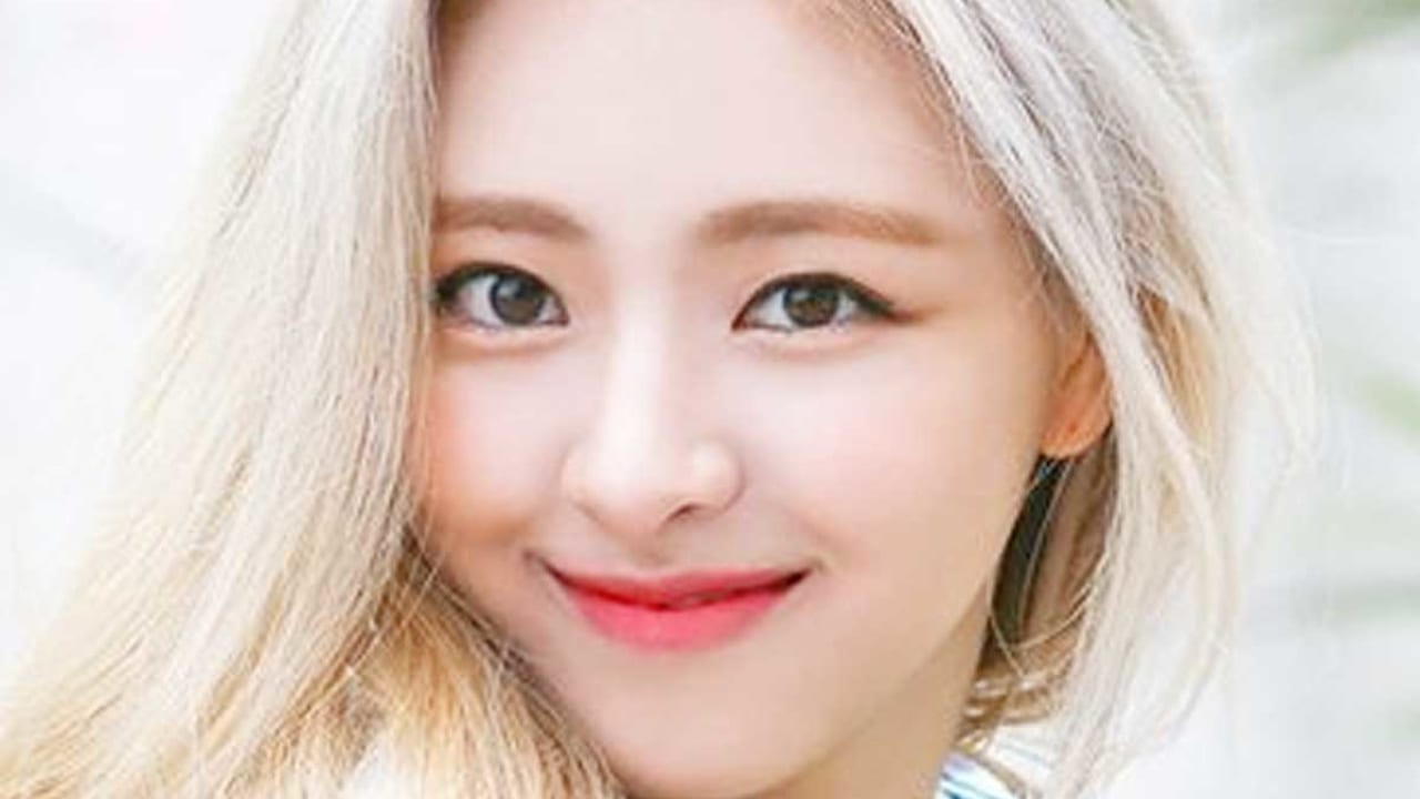 Itzy ユナ 膨張色もなんのその 贅肉のないパーフェクトボディで見事に着こなす 似合わない色がない抜群のスタイルは まさに理想の体型 Kpop Monster