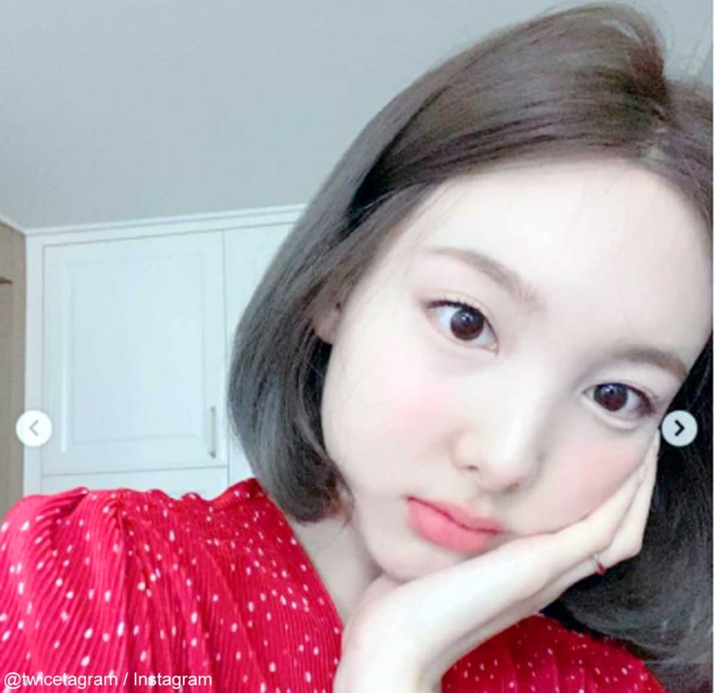 TWICE ナヨン、なつかしい“あのヘアスタイル”が復活！ 愛らしさが引き立つ“前髪あり”の髪形にファン大興奮 KPOP monster