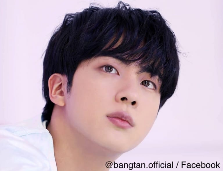 BTS ジン、ファンに大好評のあの髪型が超キライだった！ カメラを見て落ち込む姿がかわいすぎる！ 「もう二度とみられないかも」・・ 彼の自己